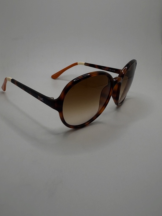 NWOT TOMS Sunglasses - Classic 201 in Gloss Tortoise with Amber Lens main image 2